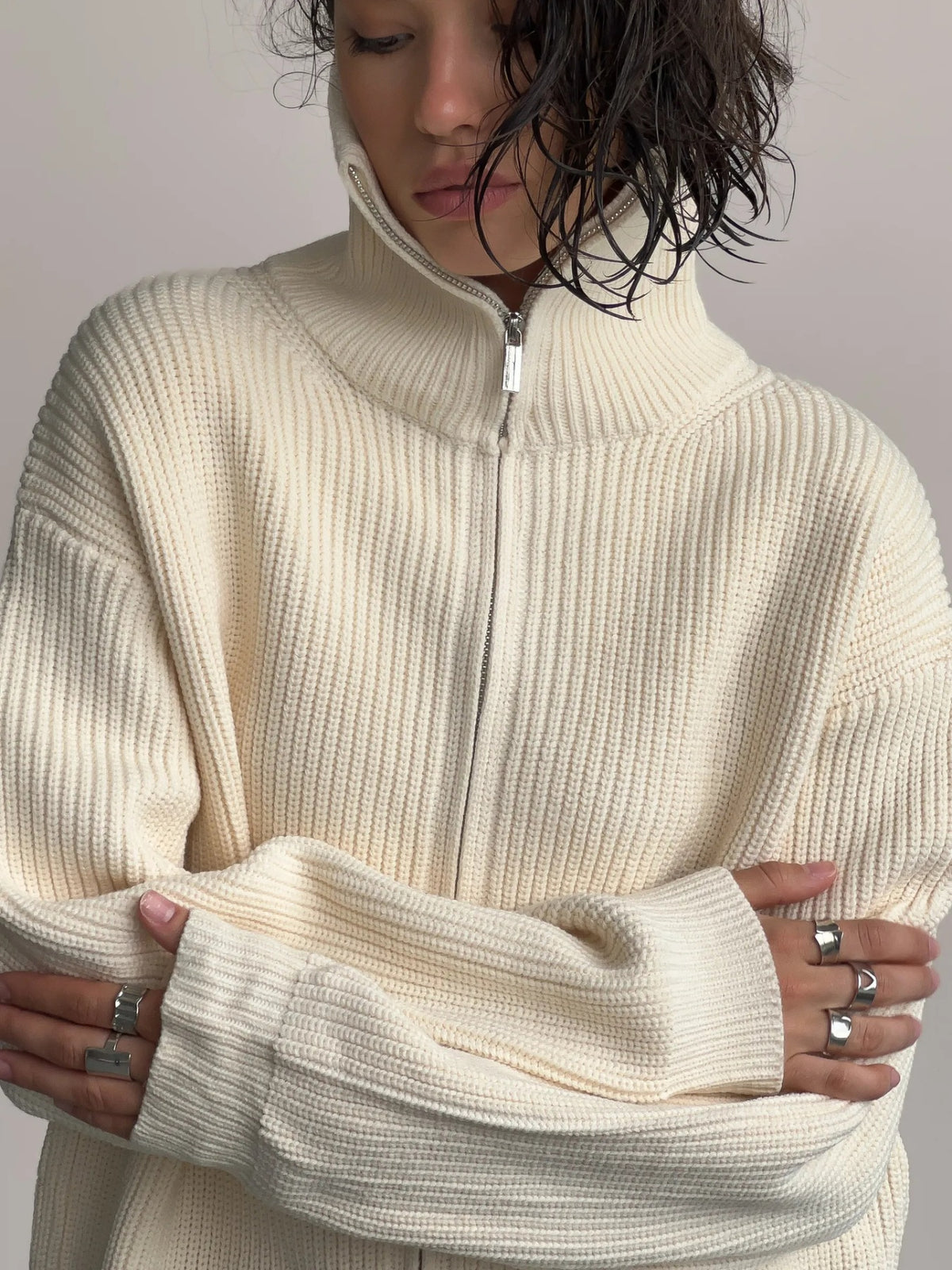 Ribbed zip up cardigan detail