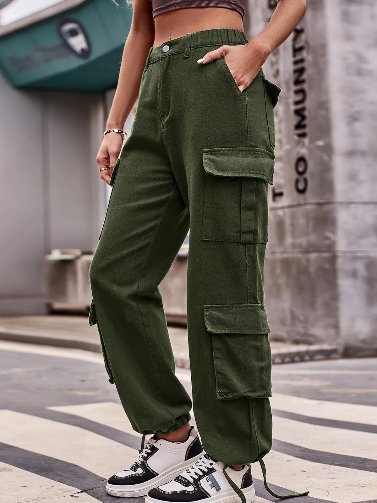 Wide leg cargo jeans waist detail