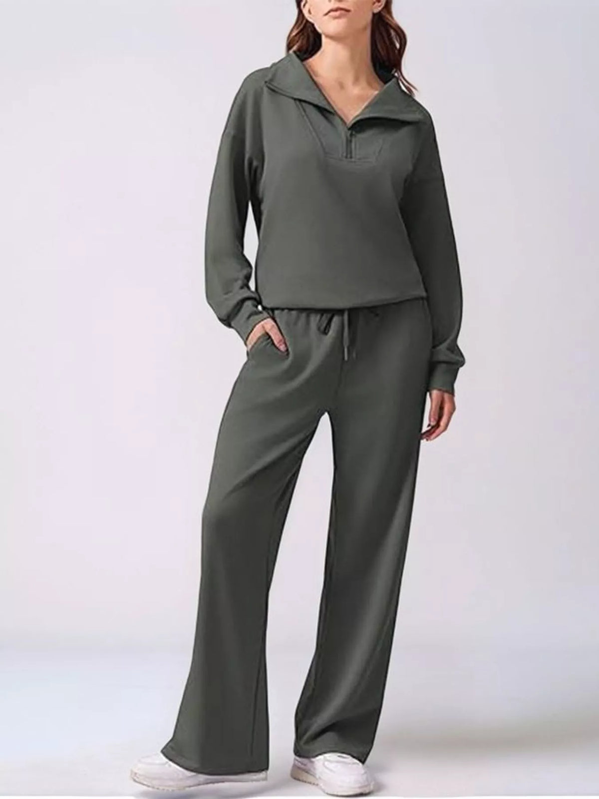 Athleisure pants set pocket detail
