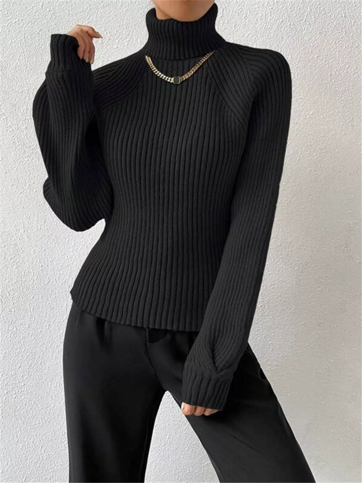 Fitted ribbed sweater layered look
