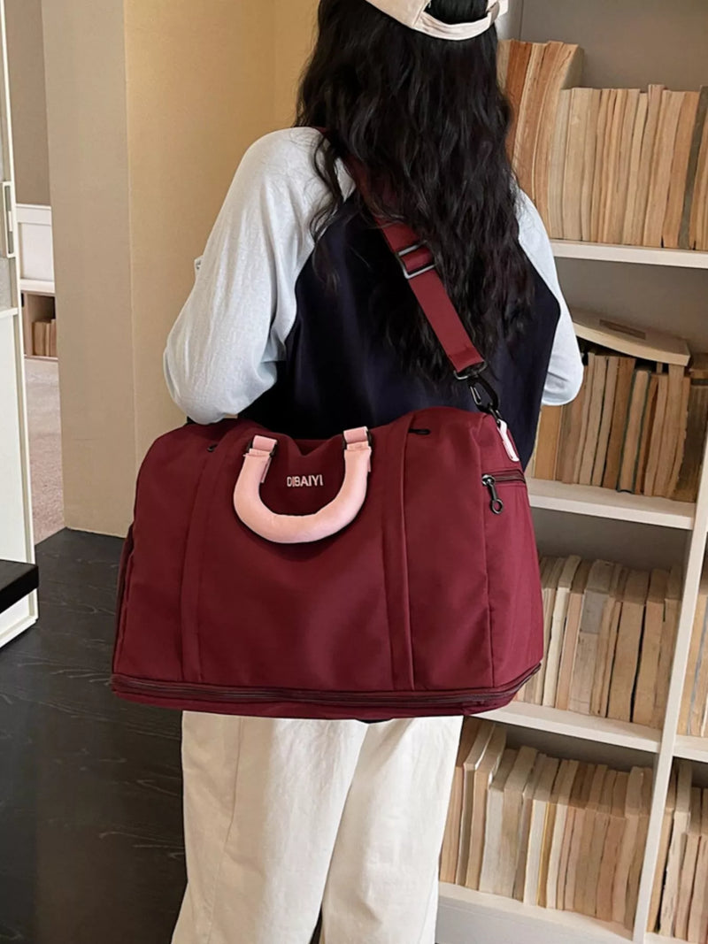 Durable travel duffel bag in burgundy