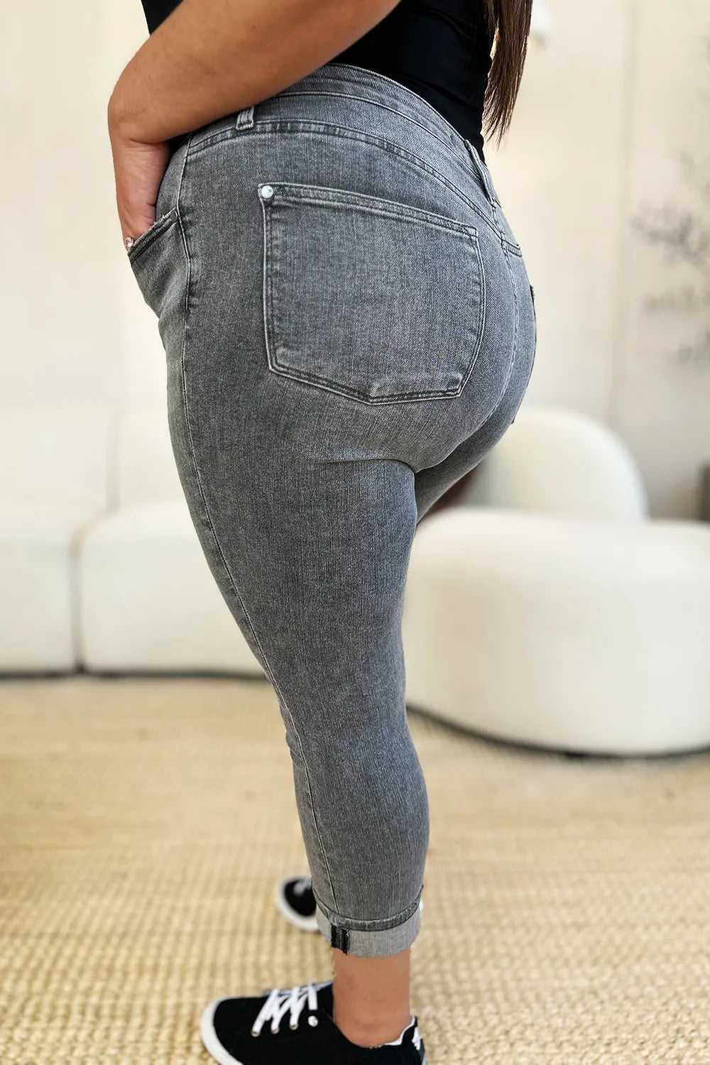 Judy Blue gray capri jeans back pocket detail