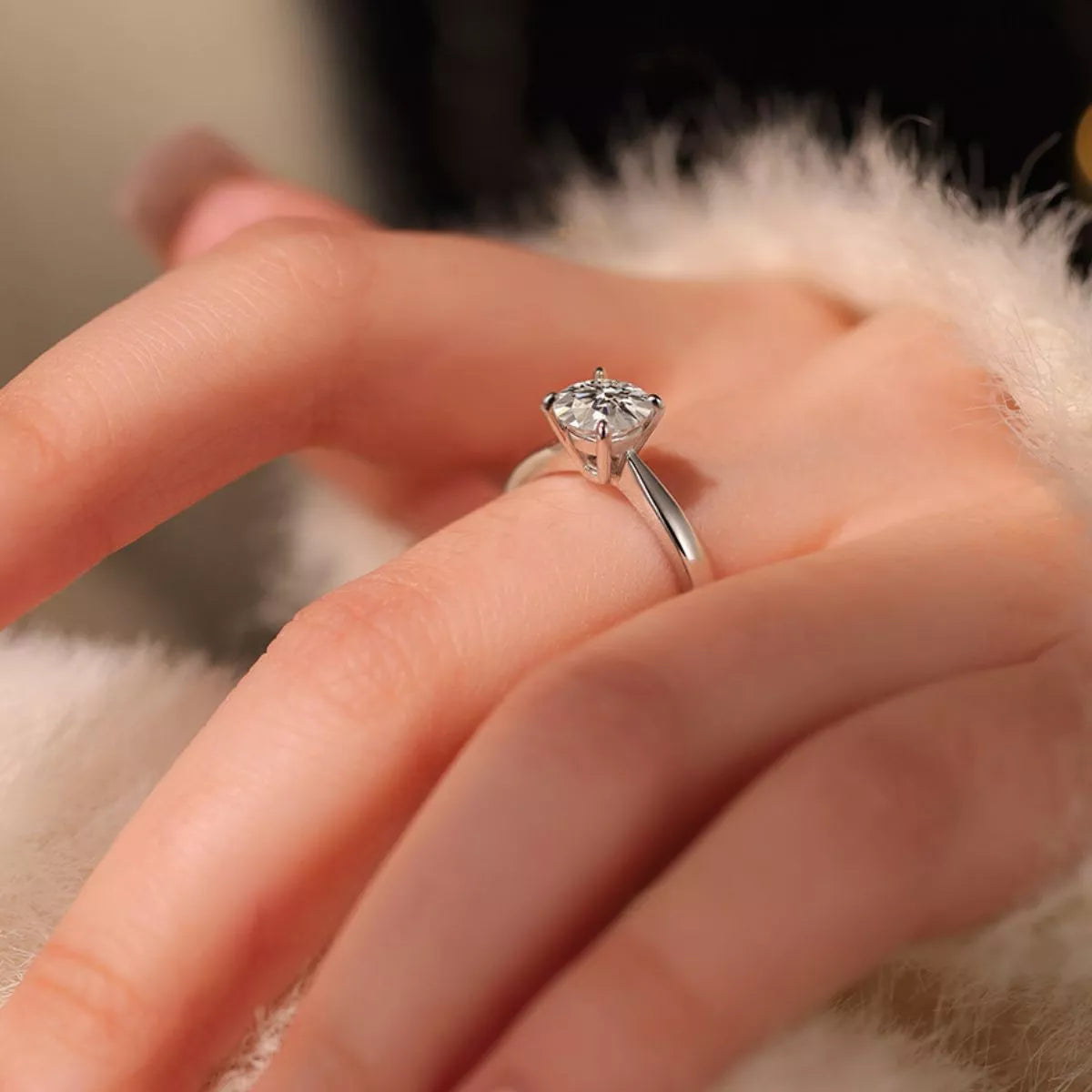Side profile of the silver band showing the band width