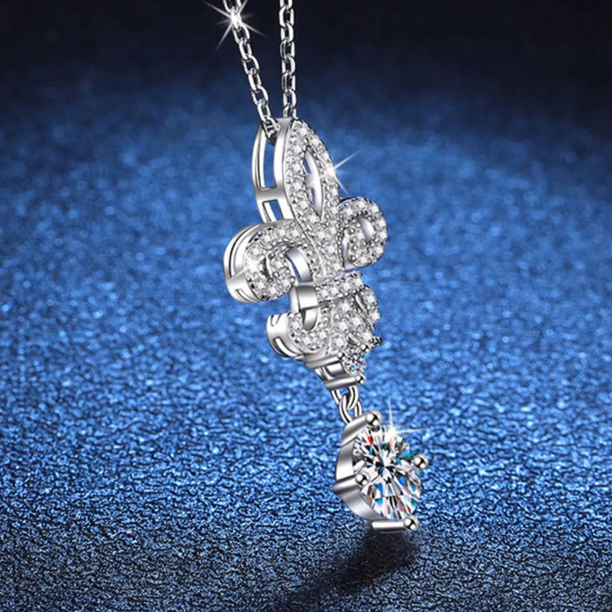 Fine sterling silver chain and clasp detail