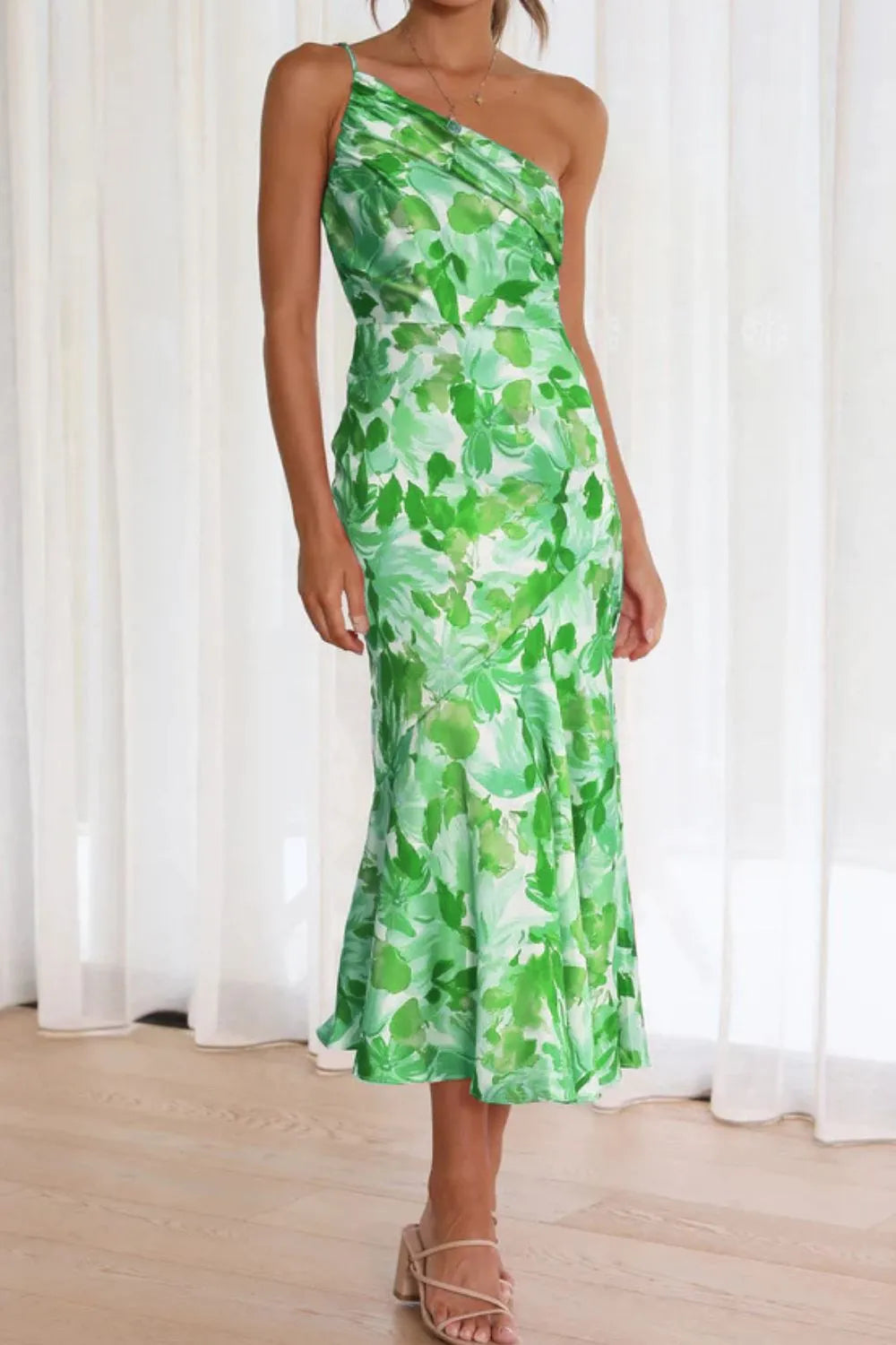 One shoulder ruched midi dress detail