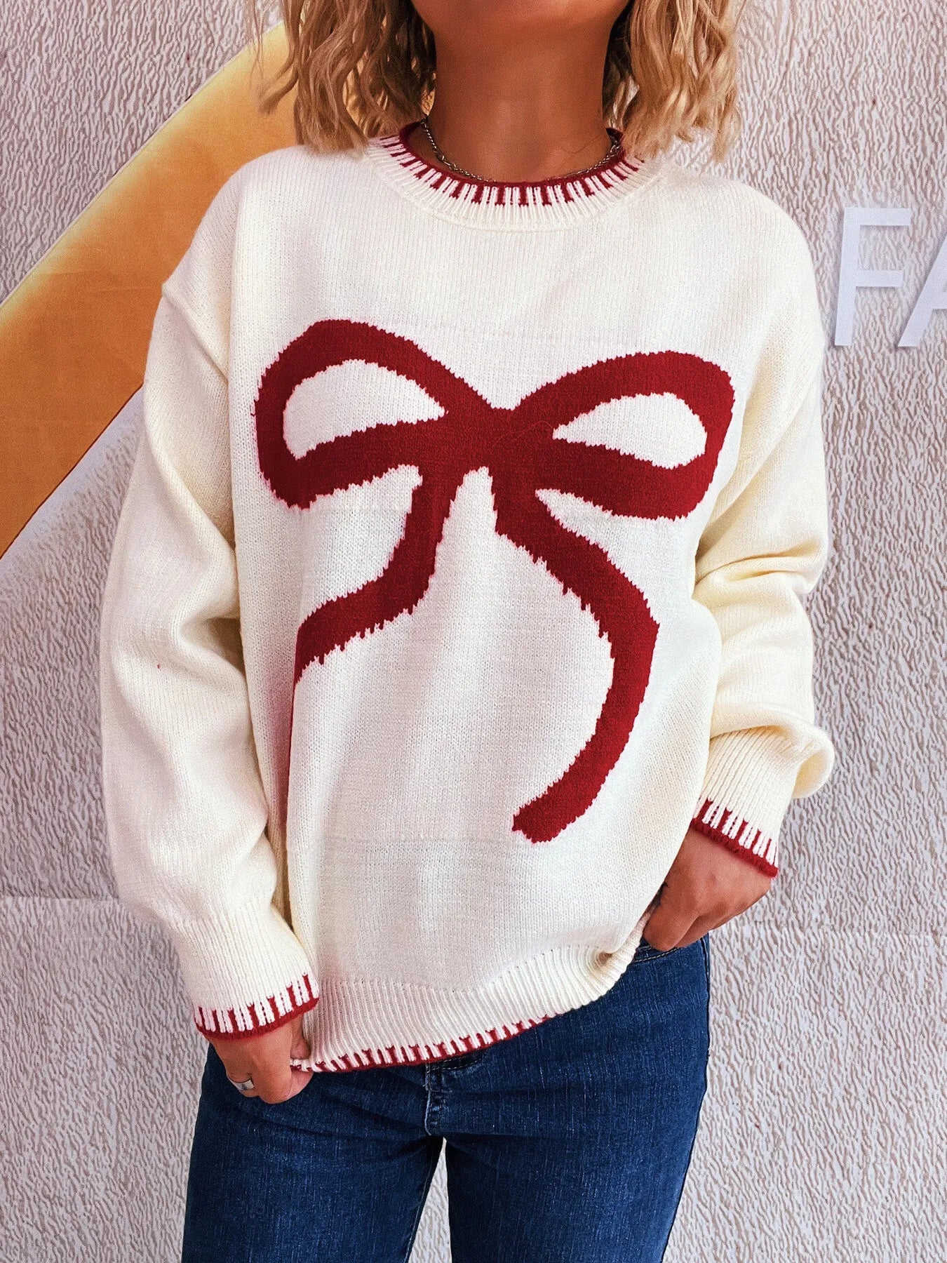 Bow Pattern Round Neck Sweater - Fashorio