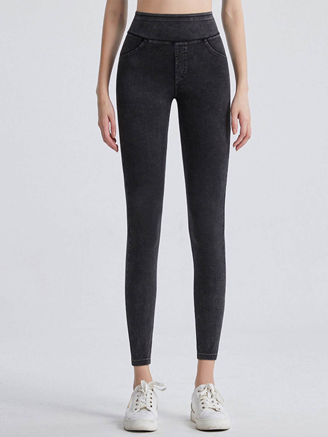Sports leggings detail view