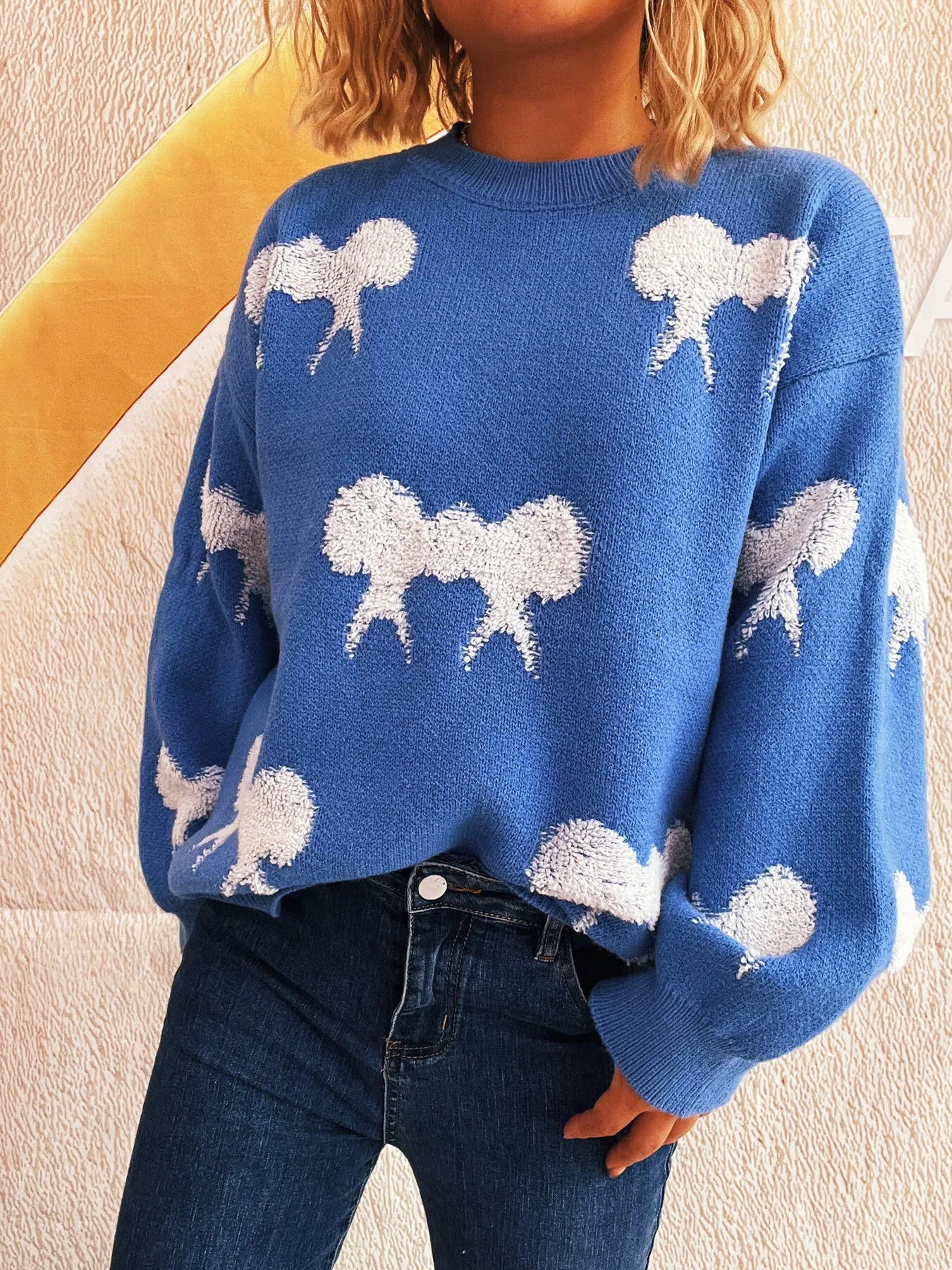 Bow Pattern Round Neck Sweater - Fashorio