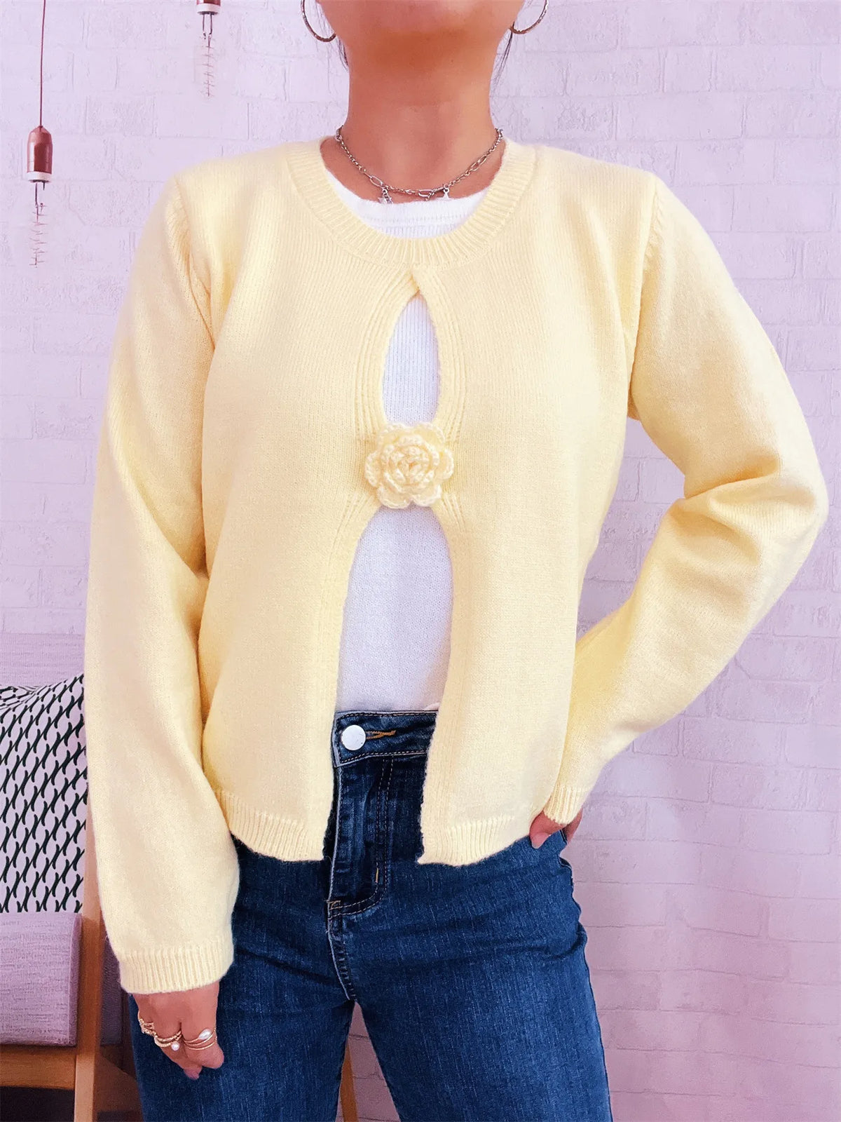floral contrast round neck sweater close fabric detail