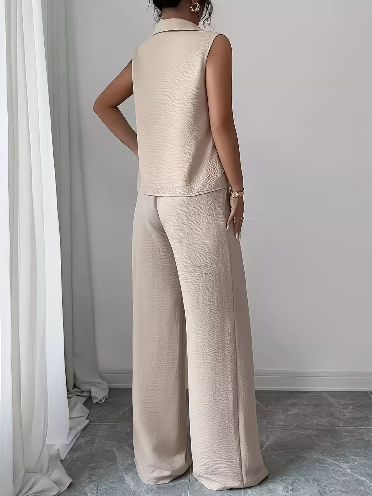 Coordinated sleeveless set full length