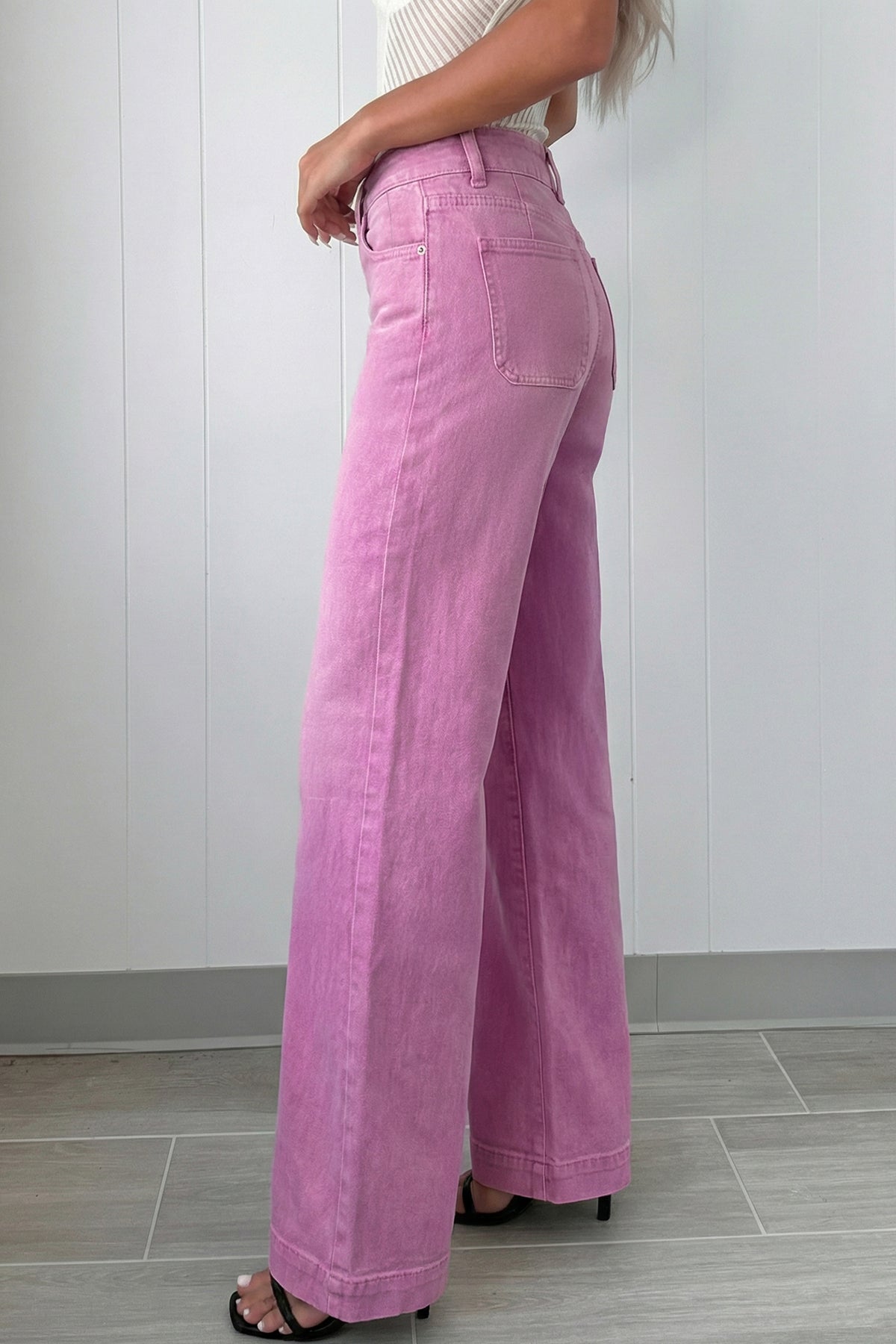 2 button front detail on high waist jeans