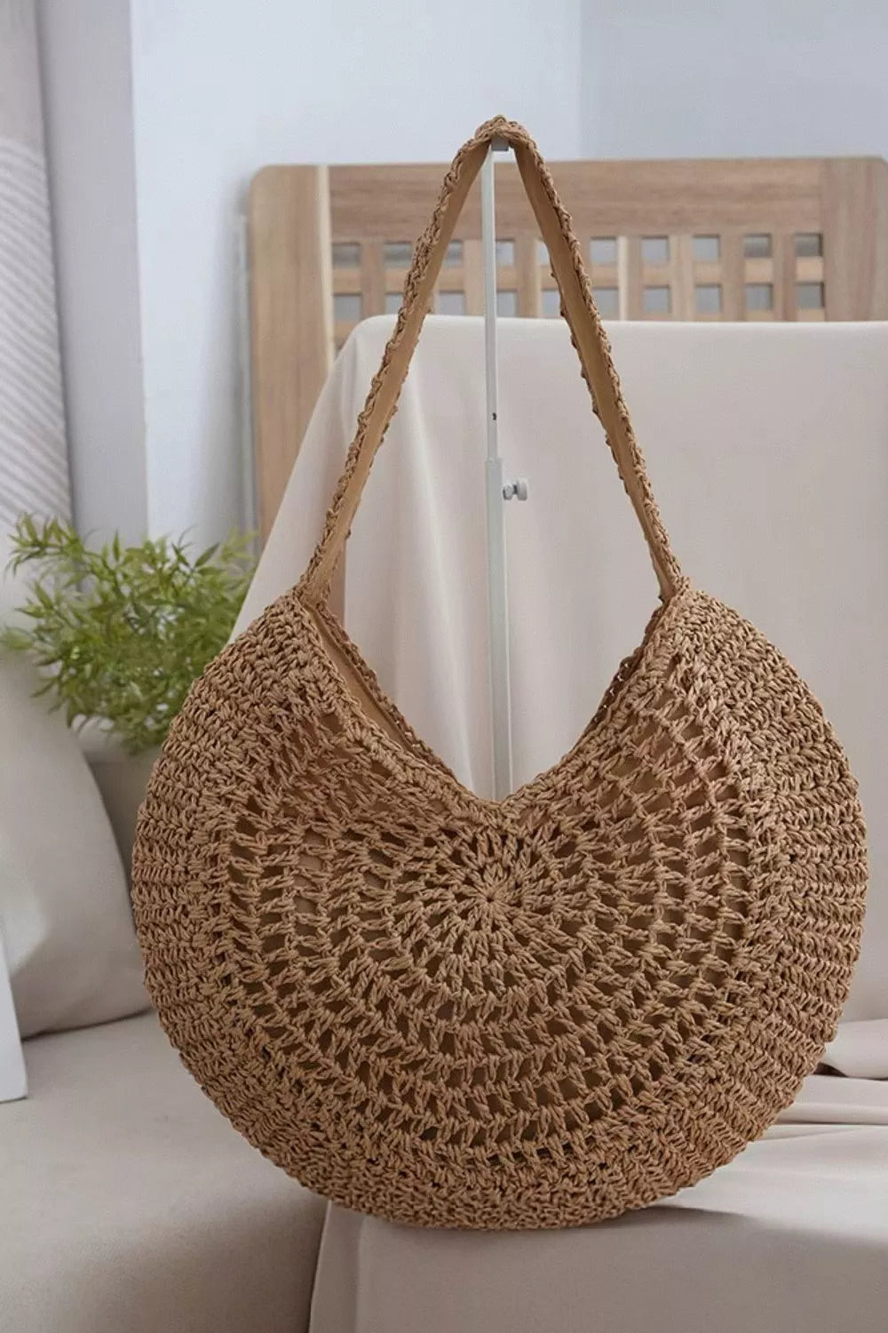 Round straw bag woven texture detail