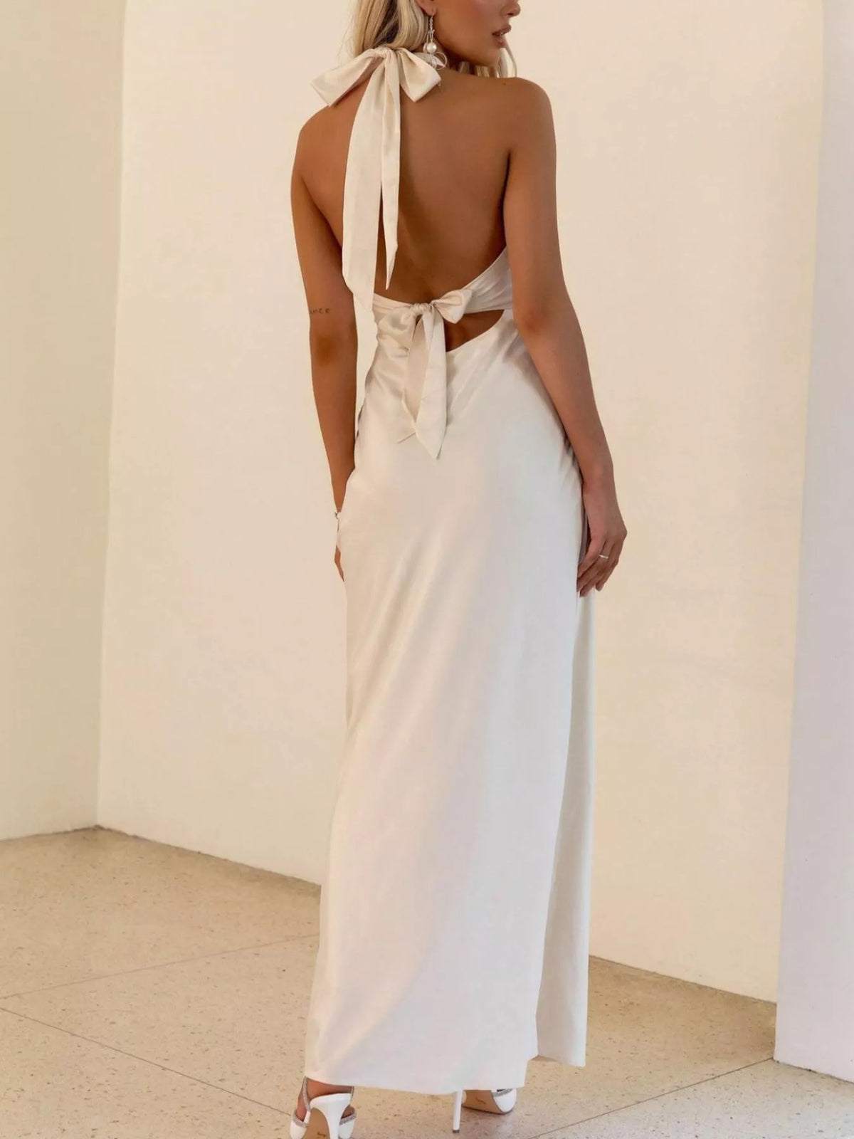halter neck sleeveless maxi dress neckline detail