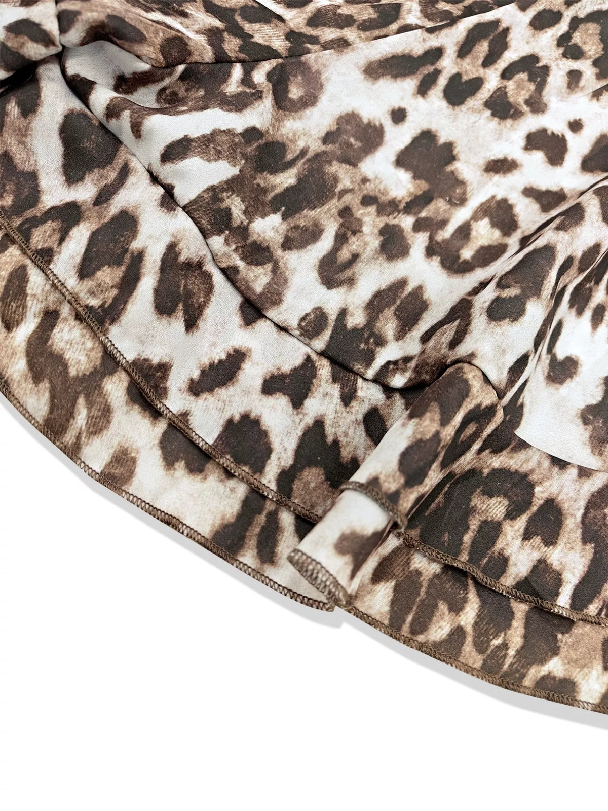 Leopard print set fabric detail