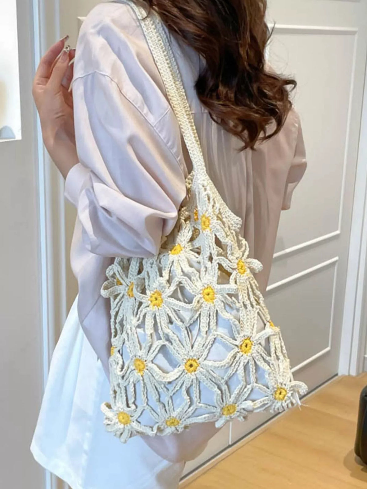 White daisy crochet shoulder bag front view
