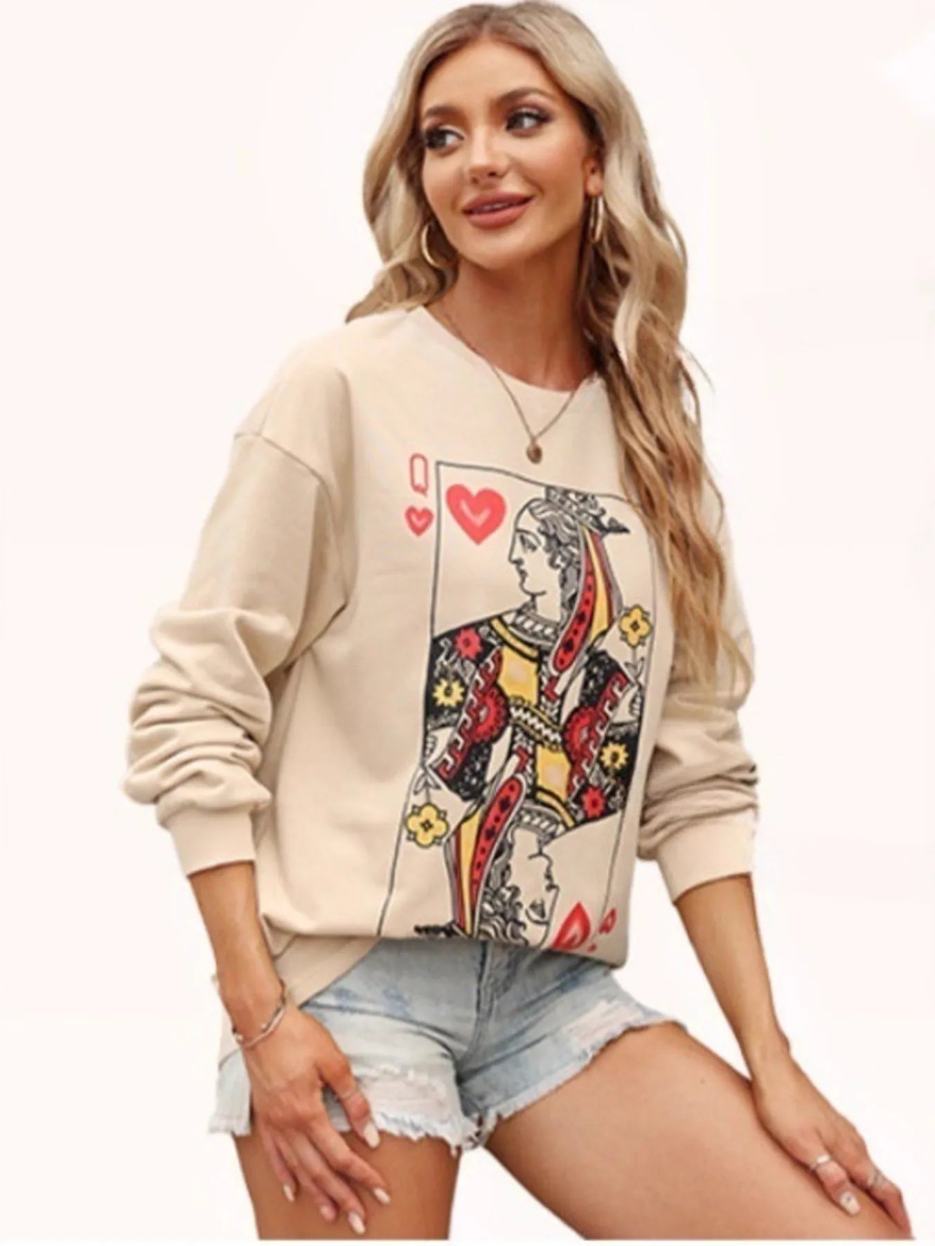 Queen of Hearts Playing Card Graphic Round Neck Sweatshirt - Fashorio