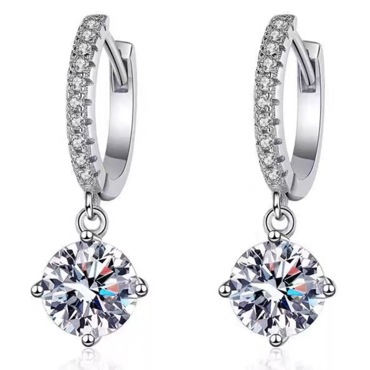 Close up of the moissanite stone and silver setting