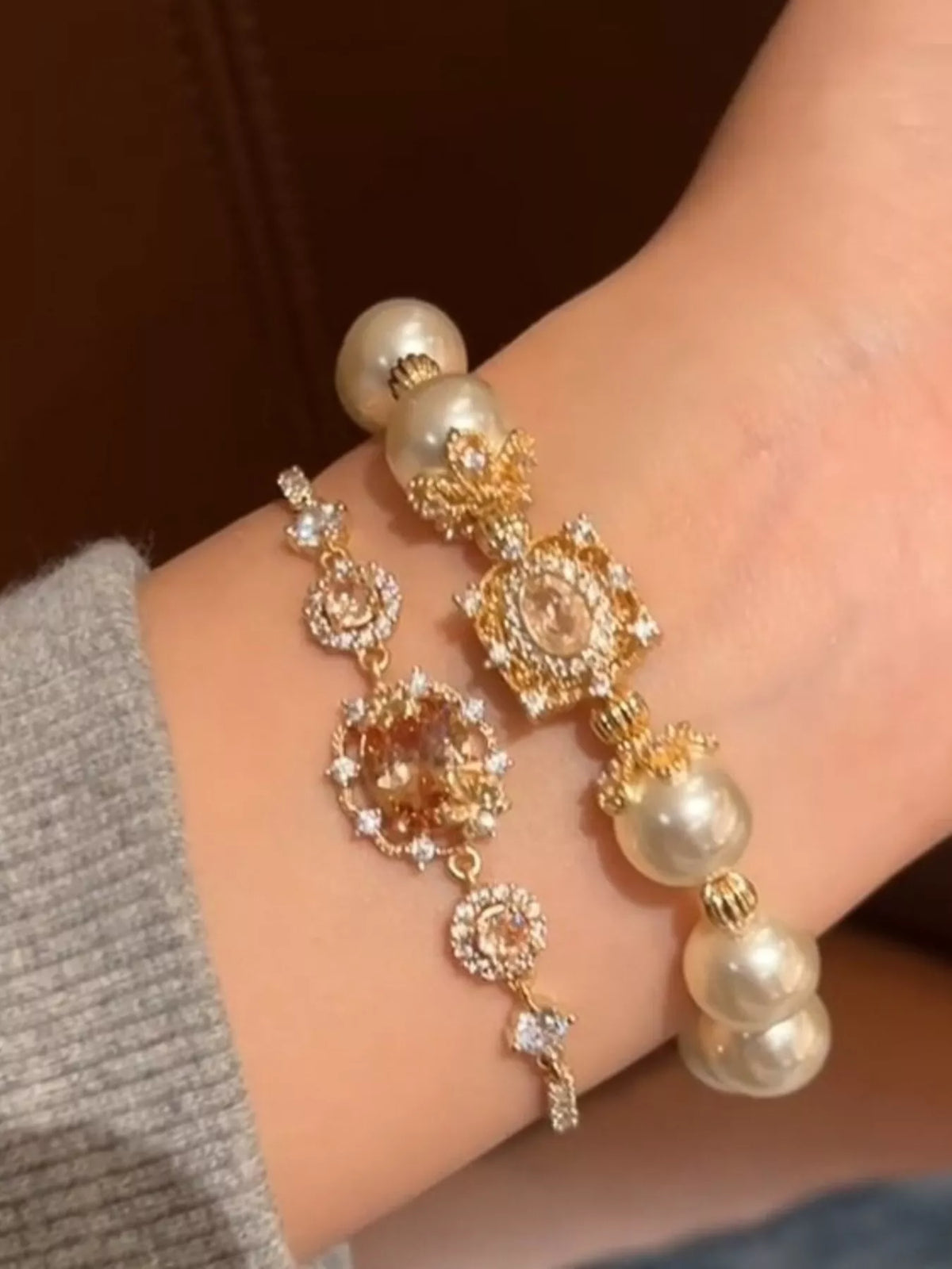 Gold pearl bracelet detail