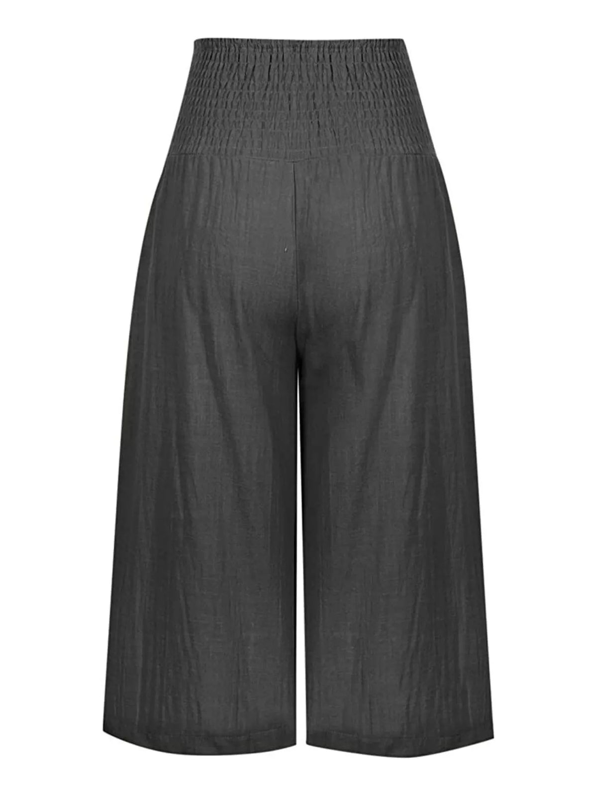 Pocket detail on the wide leg capri pants