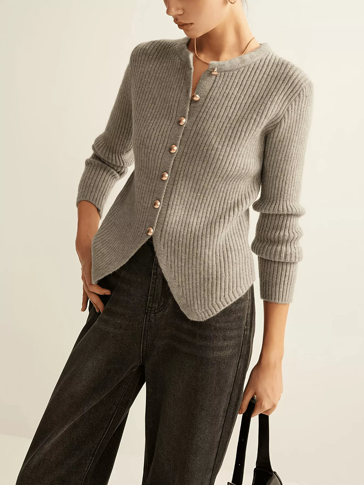 Ribbed cardigan button detail