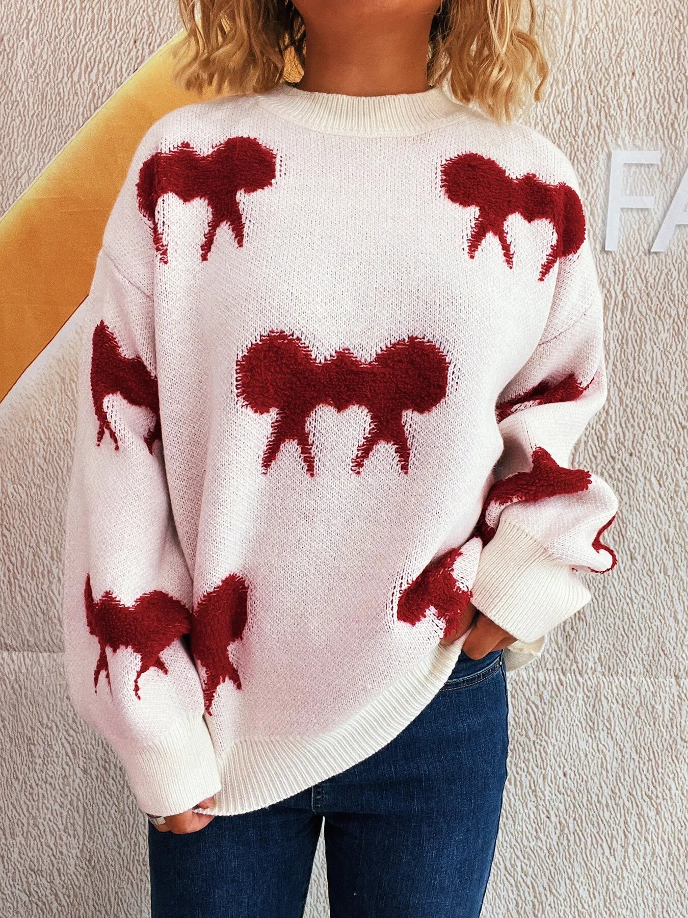 Bow Pattern Round Neck Sweater - Fashorio