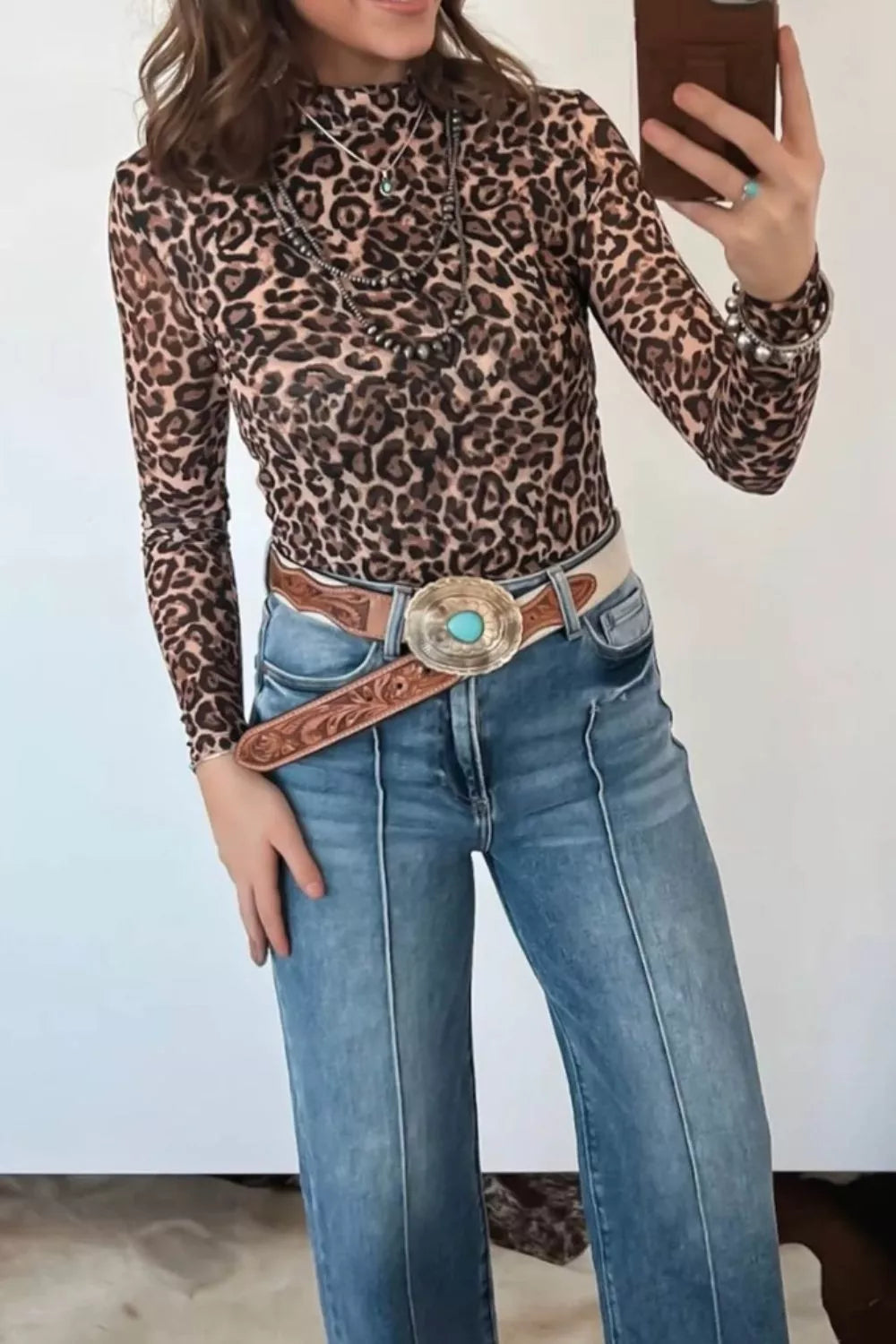 Detail of the leopard print stretch fabric