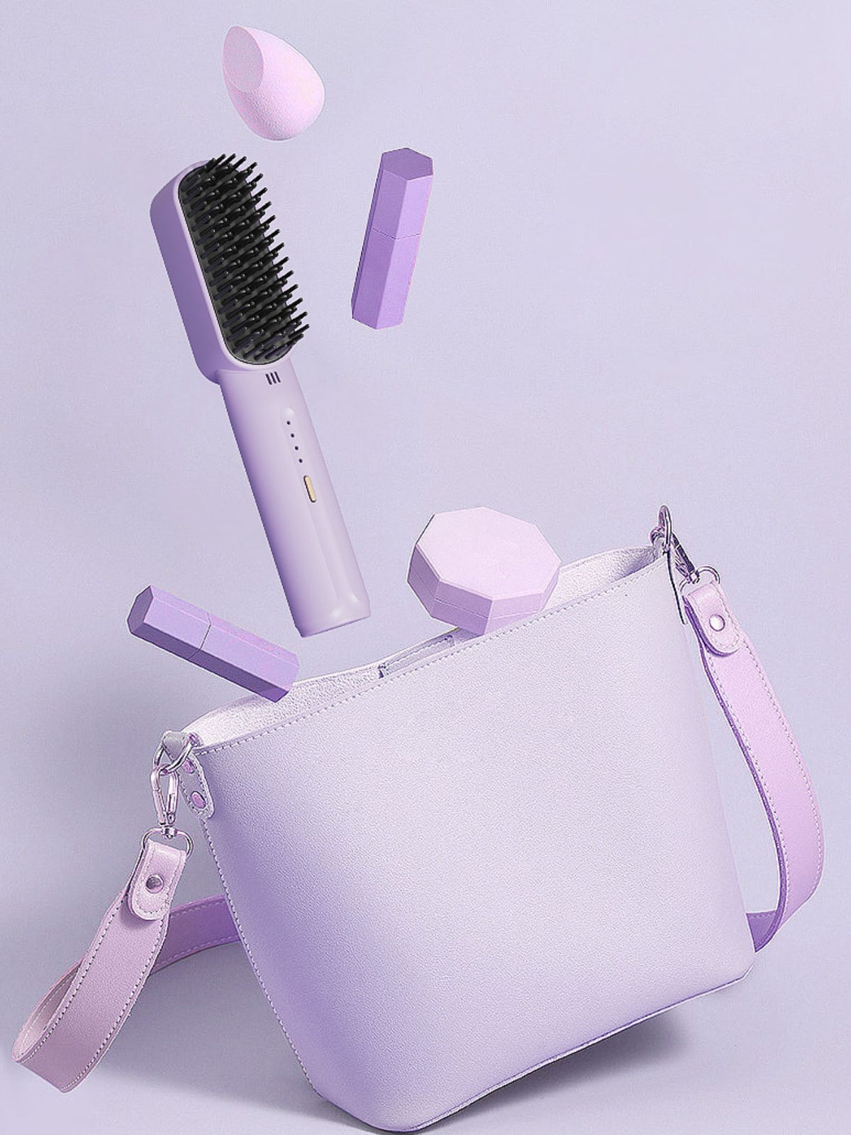 Straightening comb held in hand