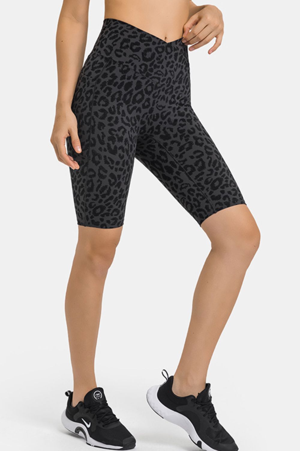 High waist biker shorts with pockets fabric detail