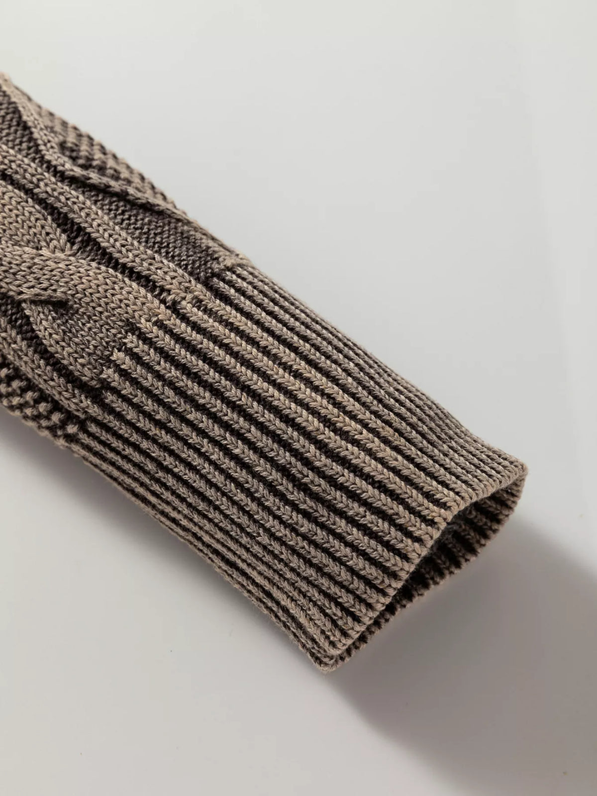 contrast cable knit sleeve sweater brown layered look