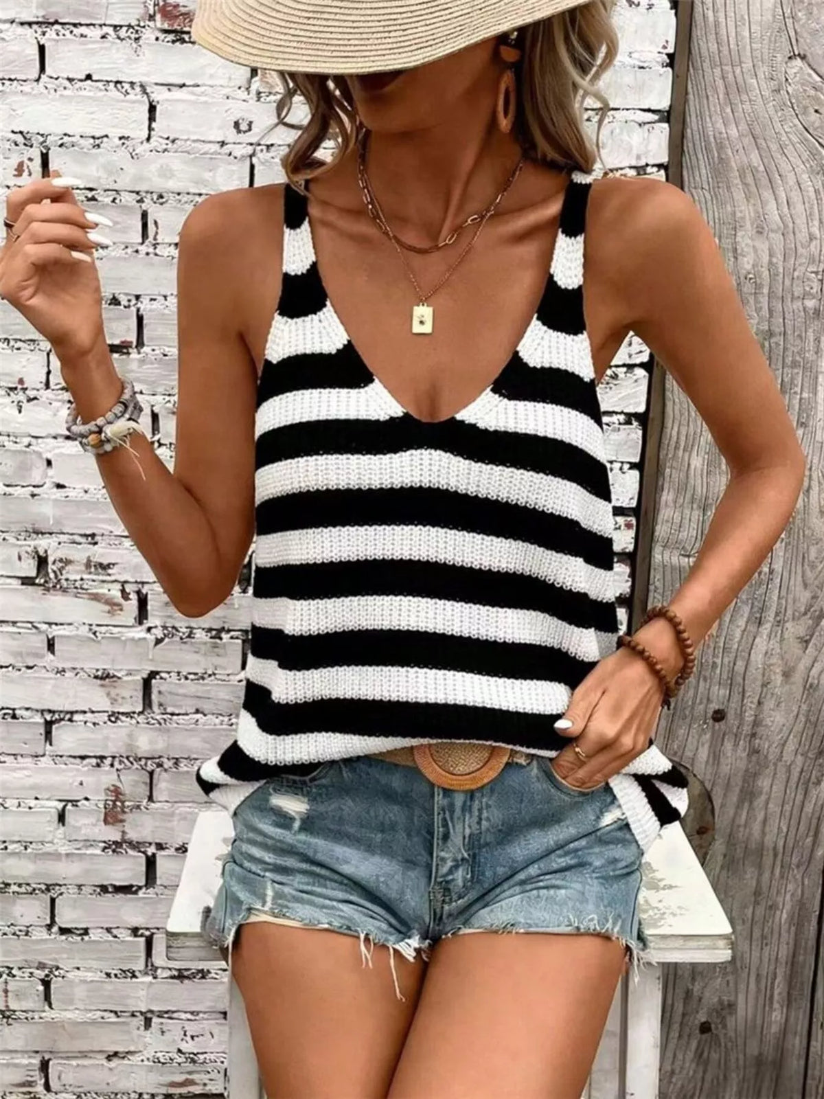 Striped tank side profile view