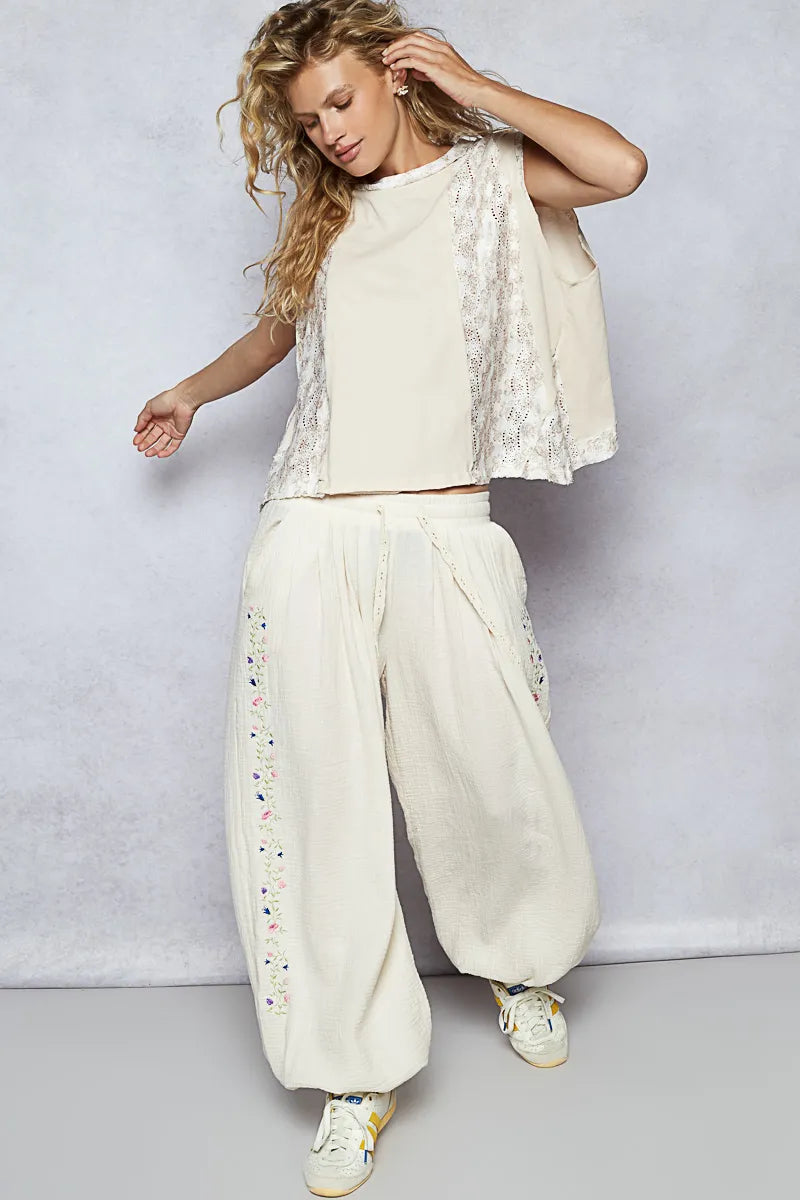 POL Round Neck Sleeveless Top with Floral Contrast - Fashorio