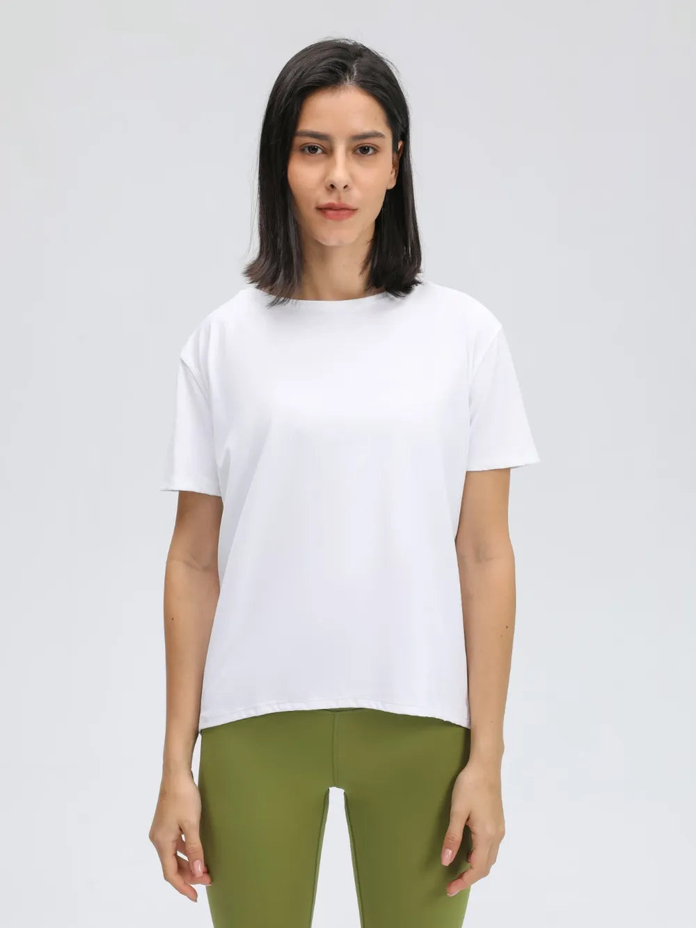 Round neck short sleeve active t-shirt fabric detail