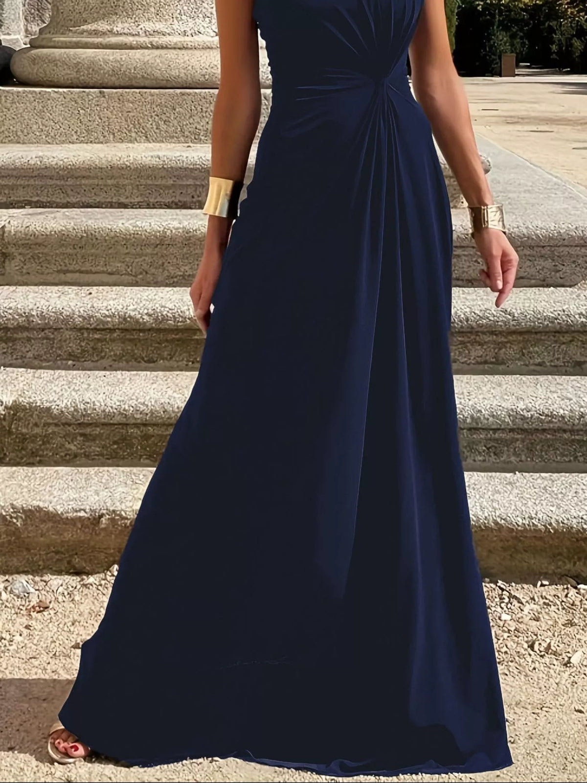 twisted round neck sleeveless maxi dress close up 2