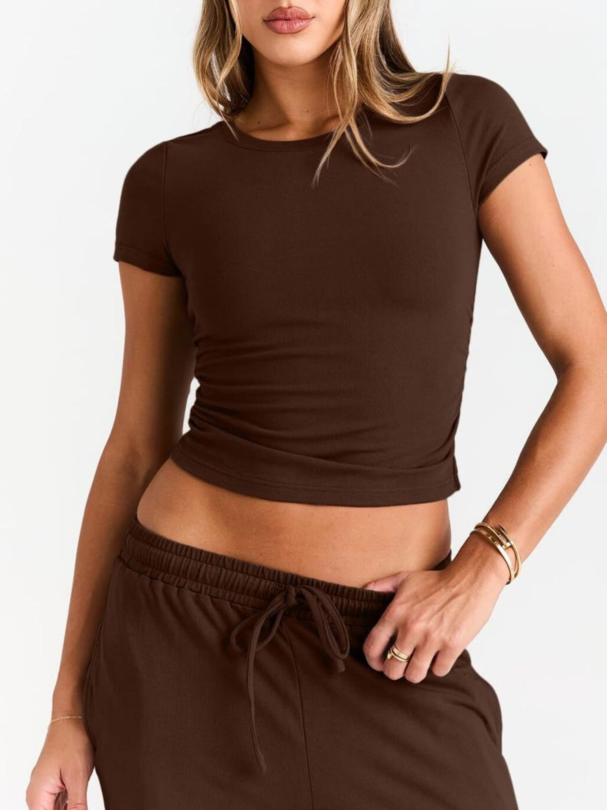 Round neck tee and pants set detail