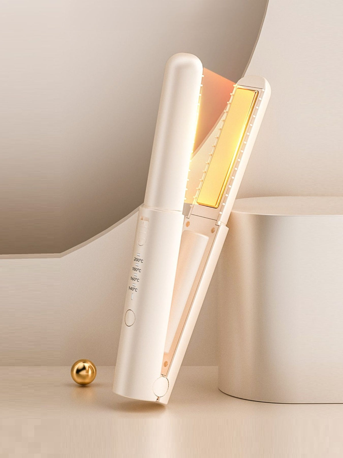 Hair straightener in off white