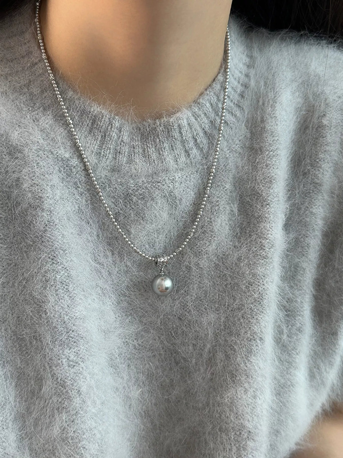 pearl pendant necklace close up detail