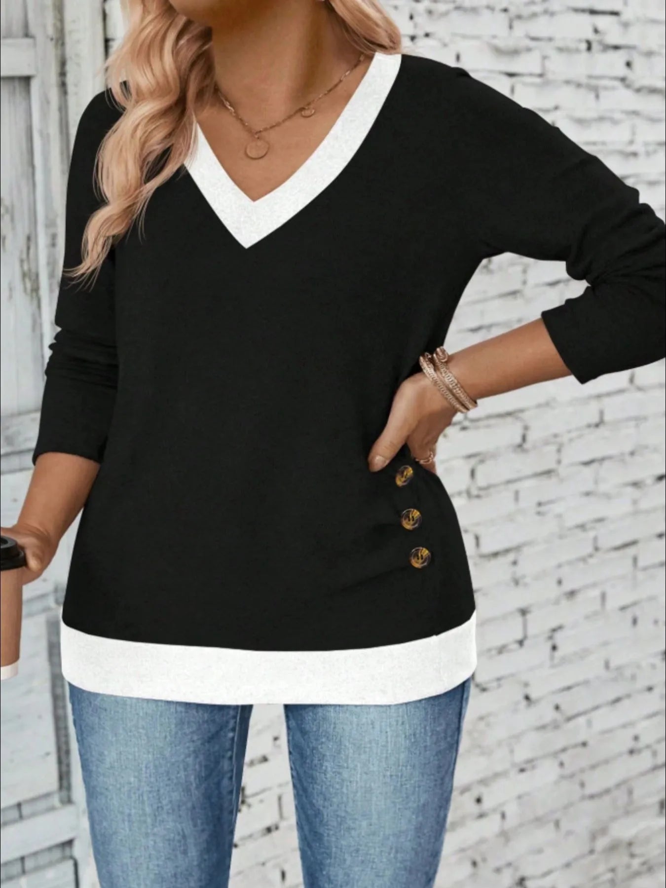 Plus Size V-Neck Contrast Trim T-Shirt - Fashorio