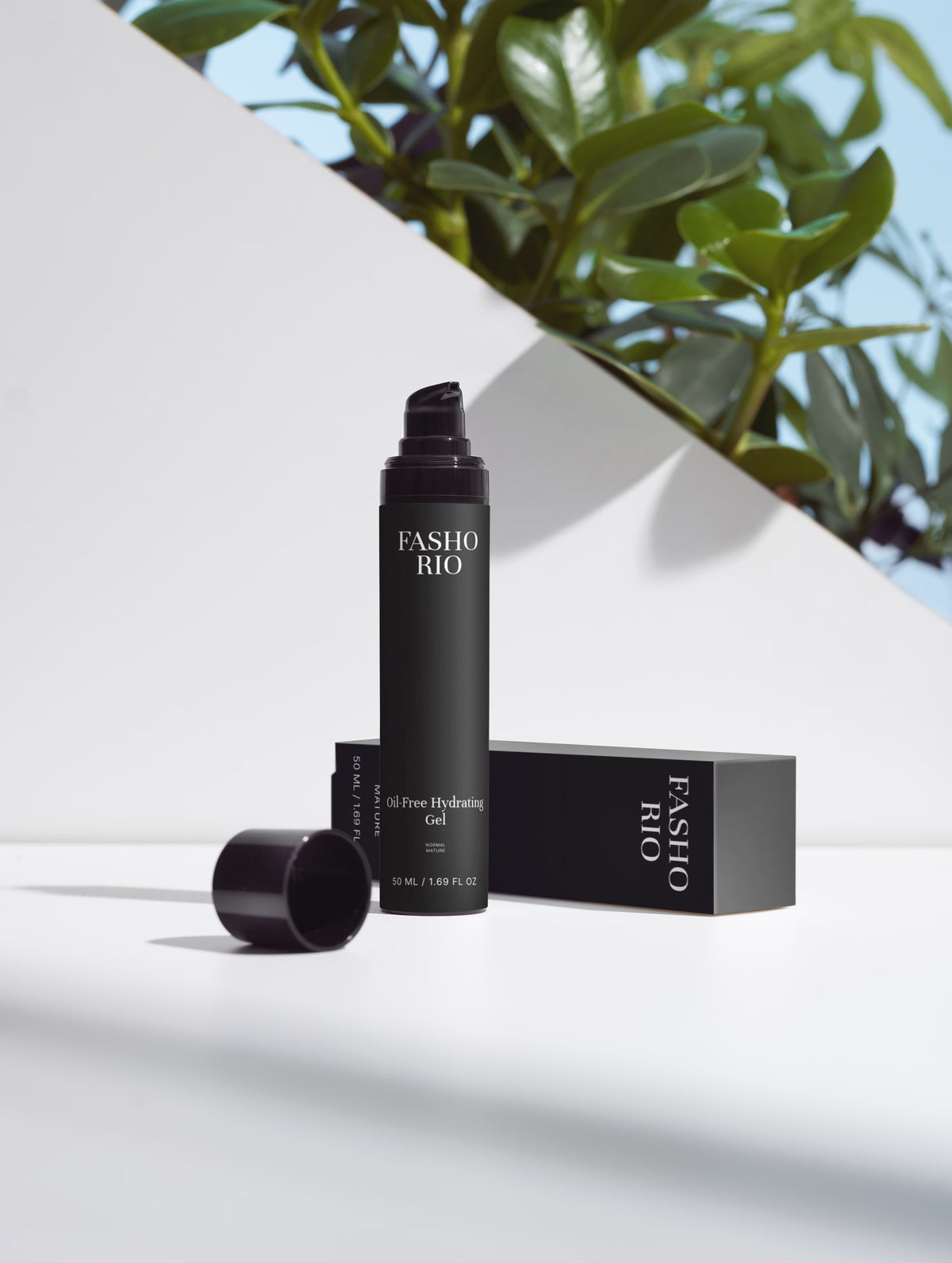 Oil free face gel jar with fresh formula