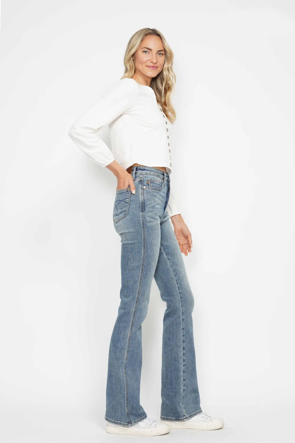 Detail of the tummy control waistband and front pocket