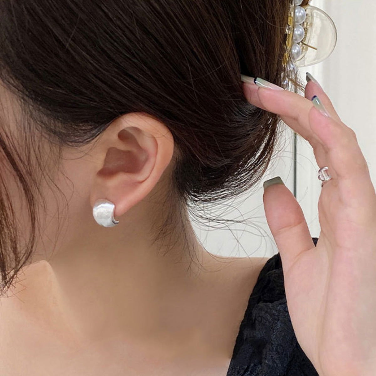 Side angle of the sterling silver stud showing the post