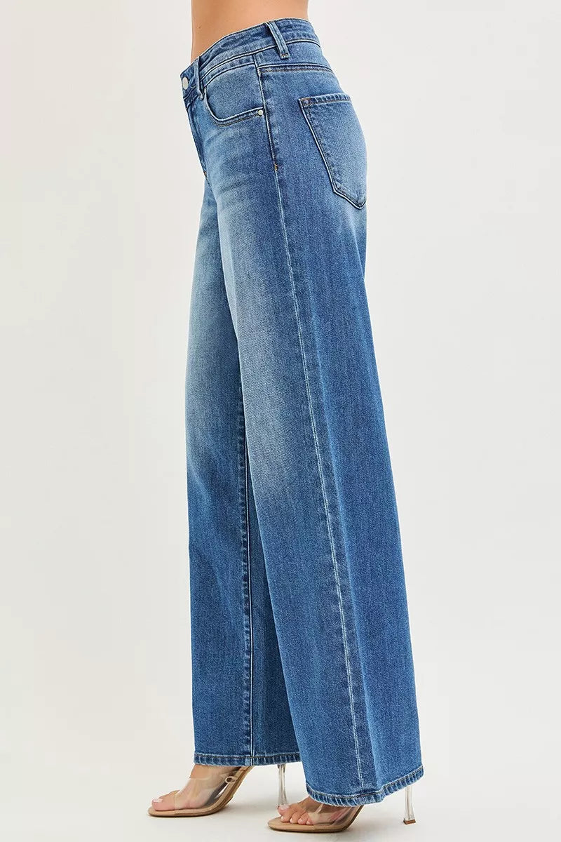 Close up of functional pocket on RISEN baggy jeans