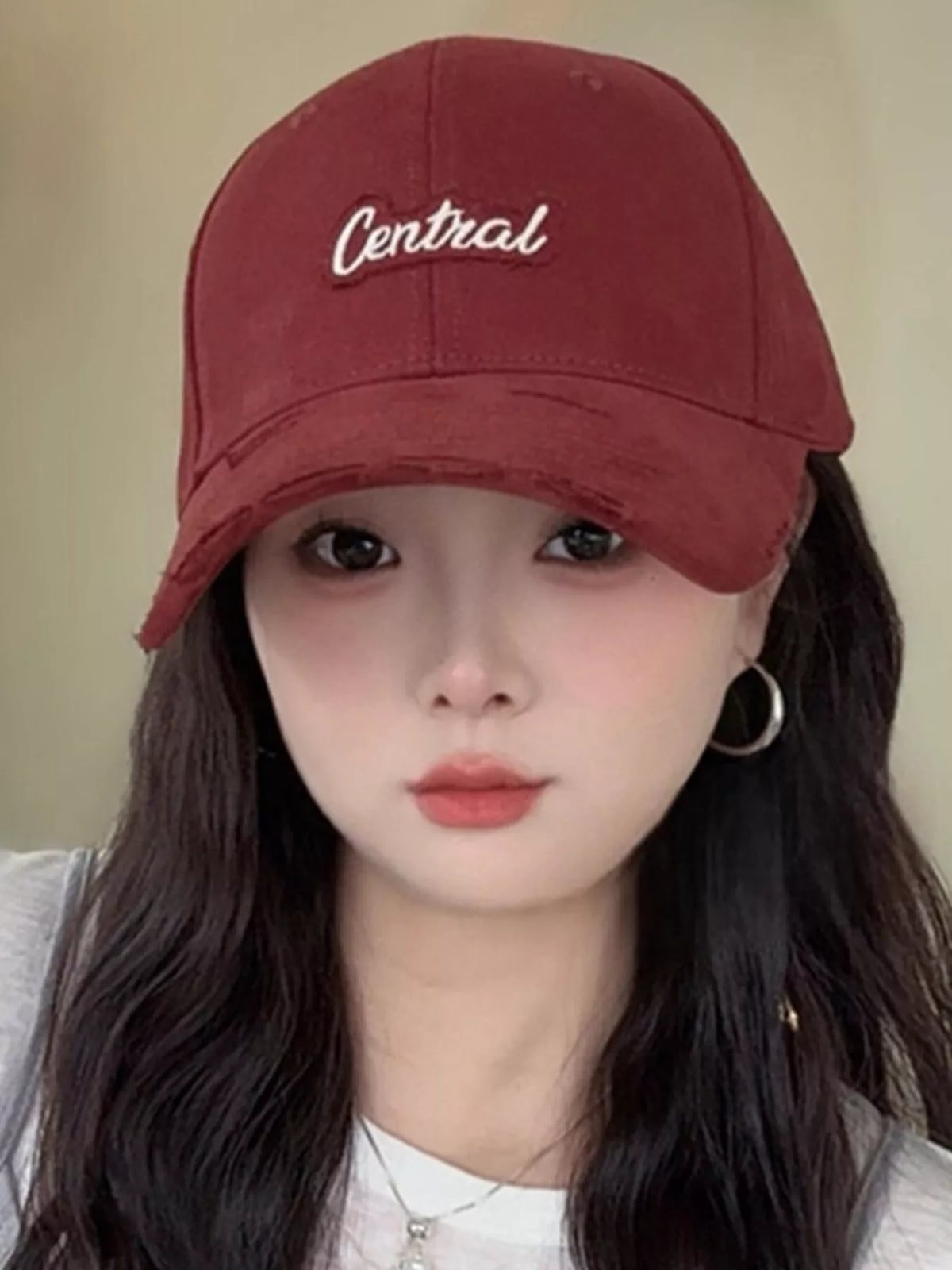 Distressed cotton cap with embroidered detail