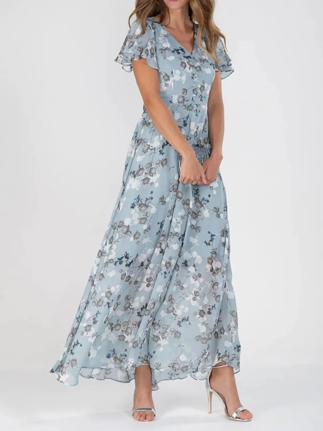 Flutter sleeve and V neckline close up
