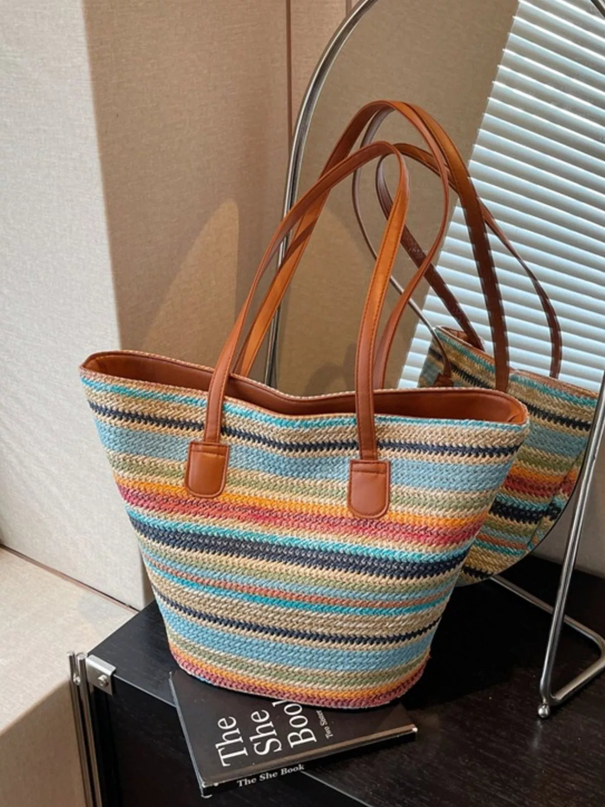 Straw shoulder bag side view