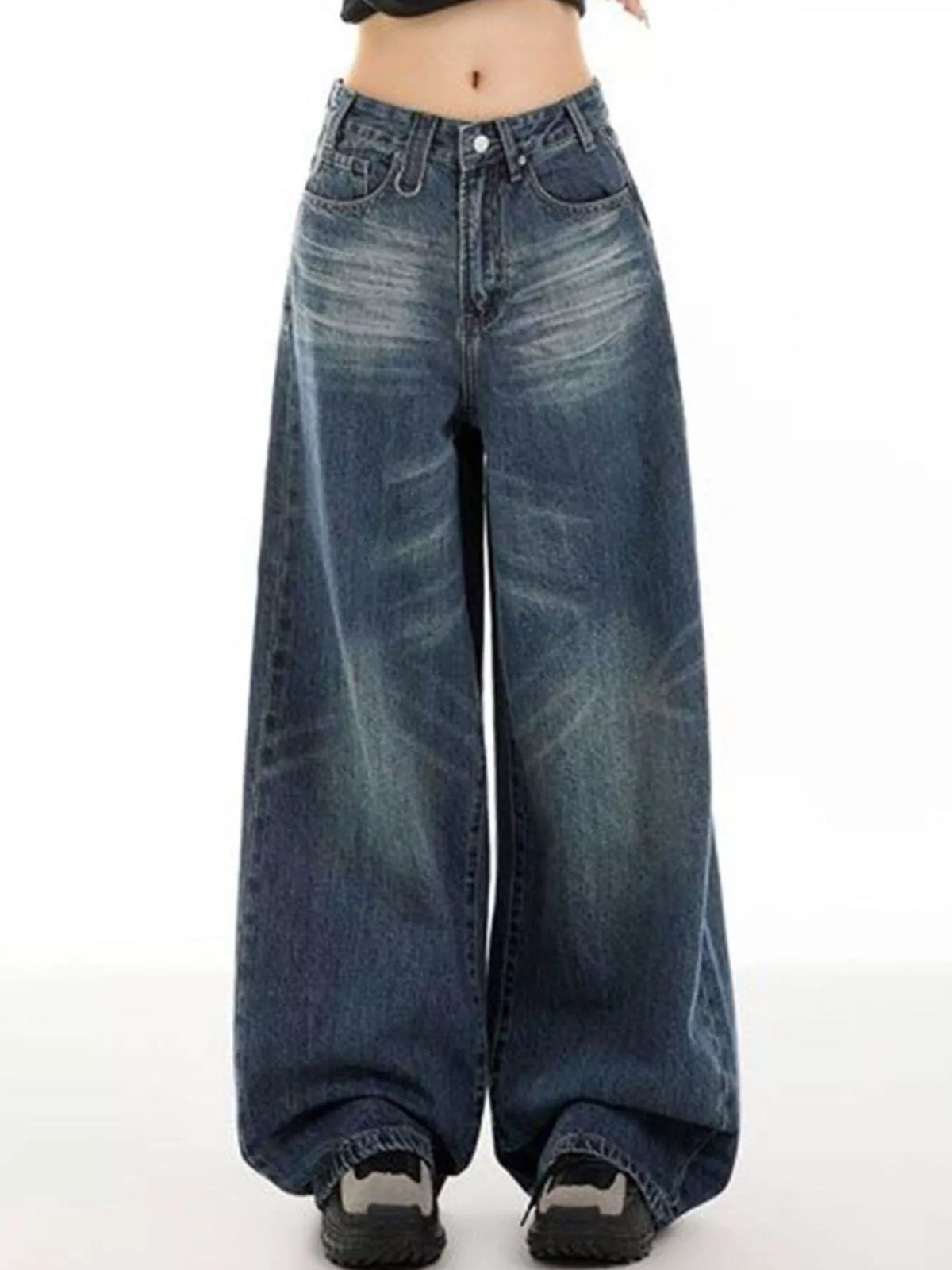 Pocket detail on vintage wash wide leg jeans
