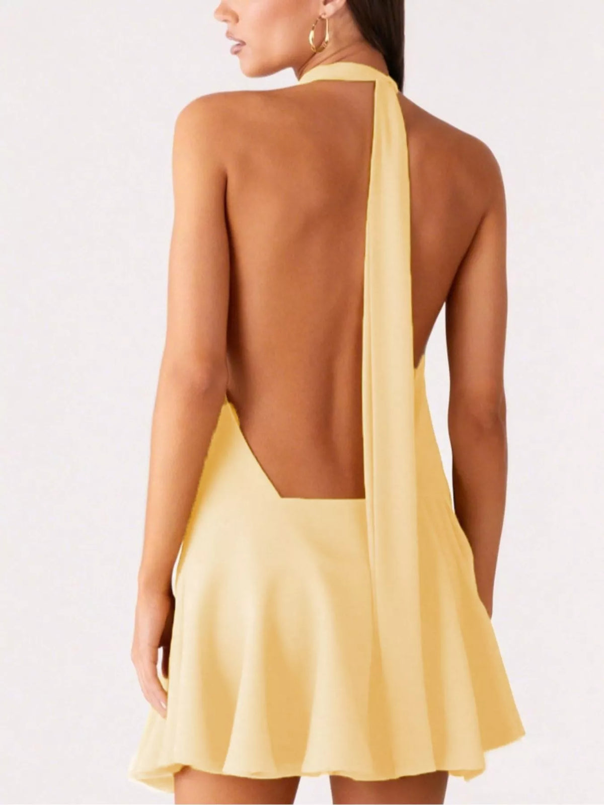 Gathered waist detail on the short summer dress
