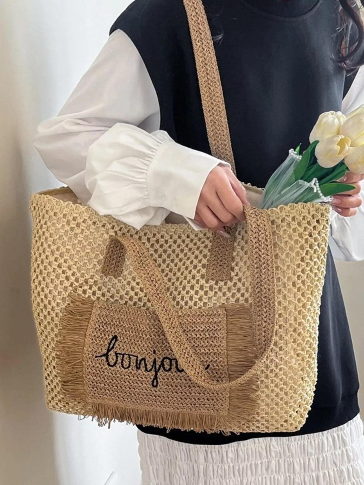 Fringe straw shoulder bag side profile