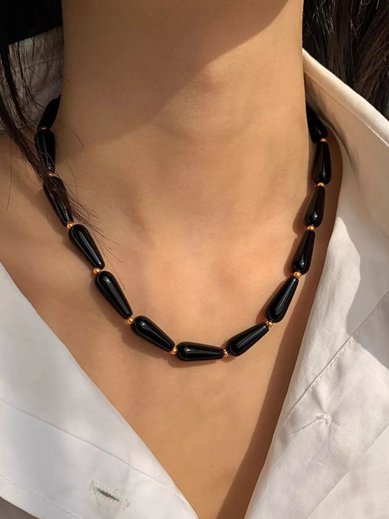 Gold teardrop agate pendant necklace front view