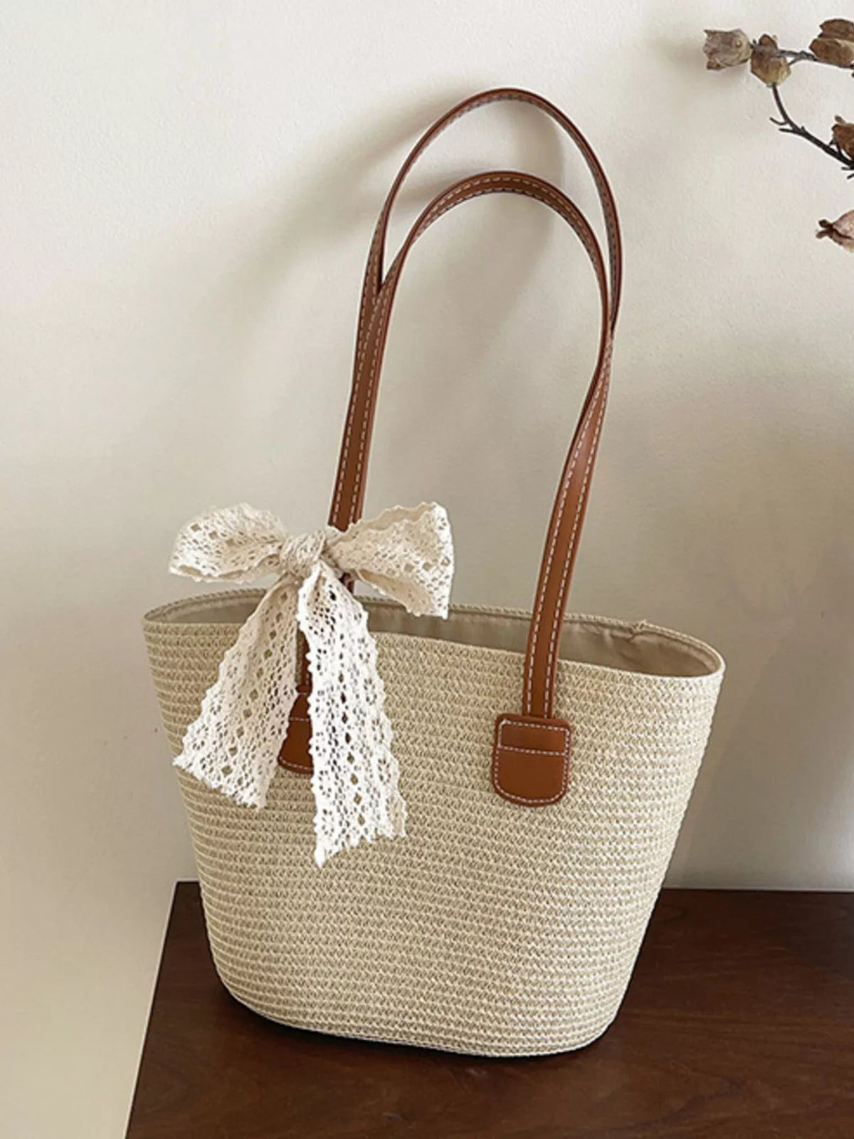Straw bag side profile