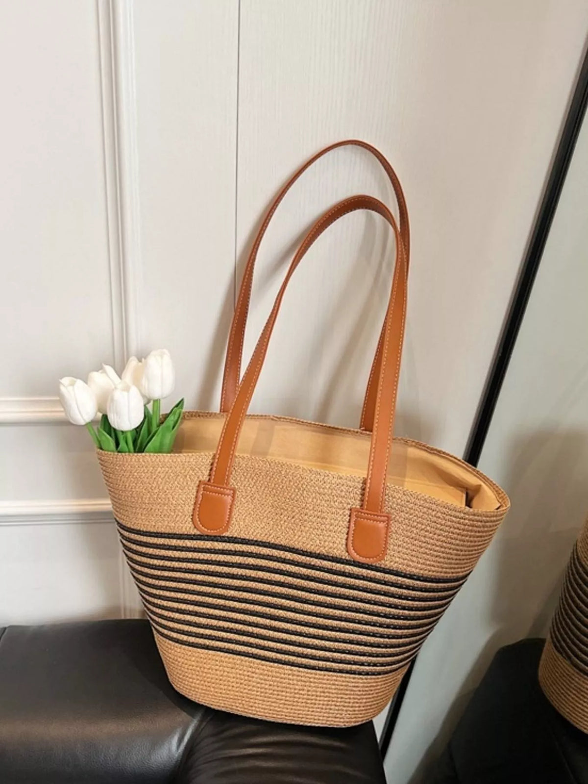 Straw shoulder bag side view